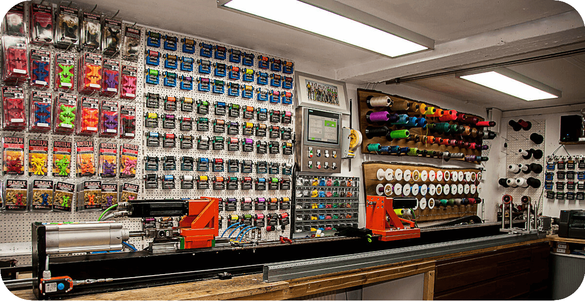 Blick in unsere Werkstatt Servingmachine und Sehnenmaterial BCY